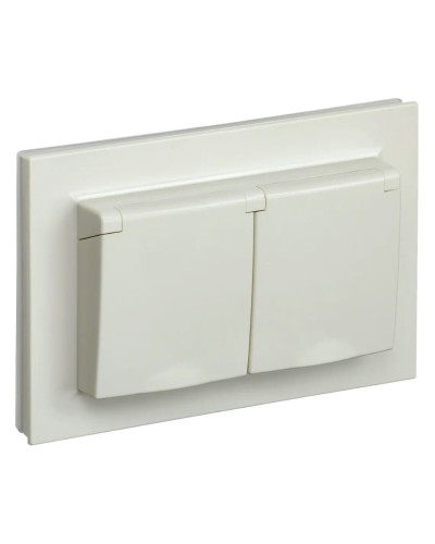 Розетка 2-местная с з/к РСбш12-3-44-БрКр бежевый BRITE (BR-R26-16-44-K10-F). Розетка с заземлением с защитными шторками и крышкой в сборе. IEK в Евпатории