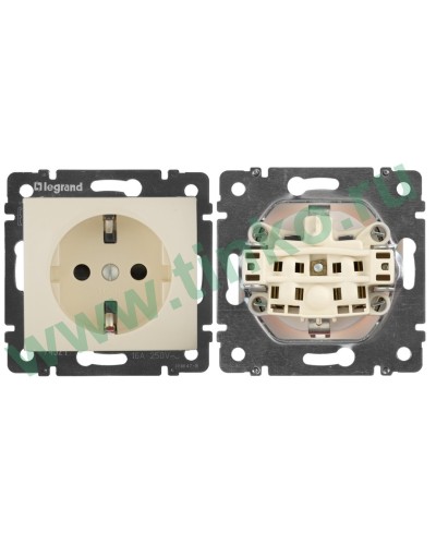 Розетка Valena 2К+3 с защитными шторками, на винтах 16А 250В, слоновая кость (774321). Розетка. LegranD в Евпатории